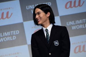『au UNLIMITED WORLD 発表会』に登場した中川大志