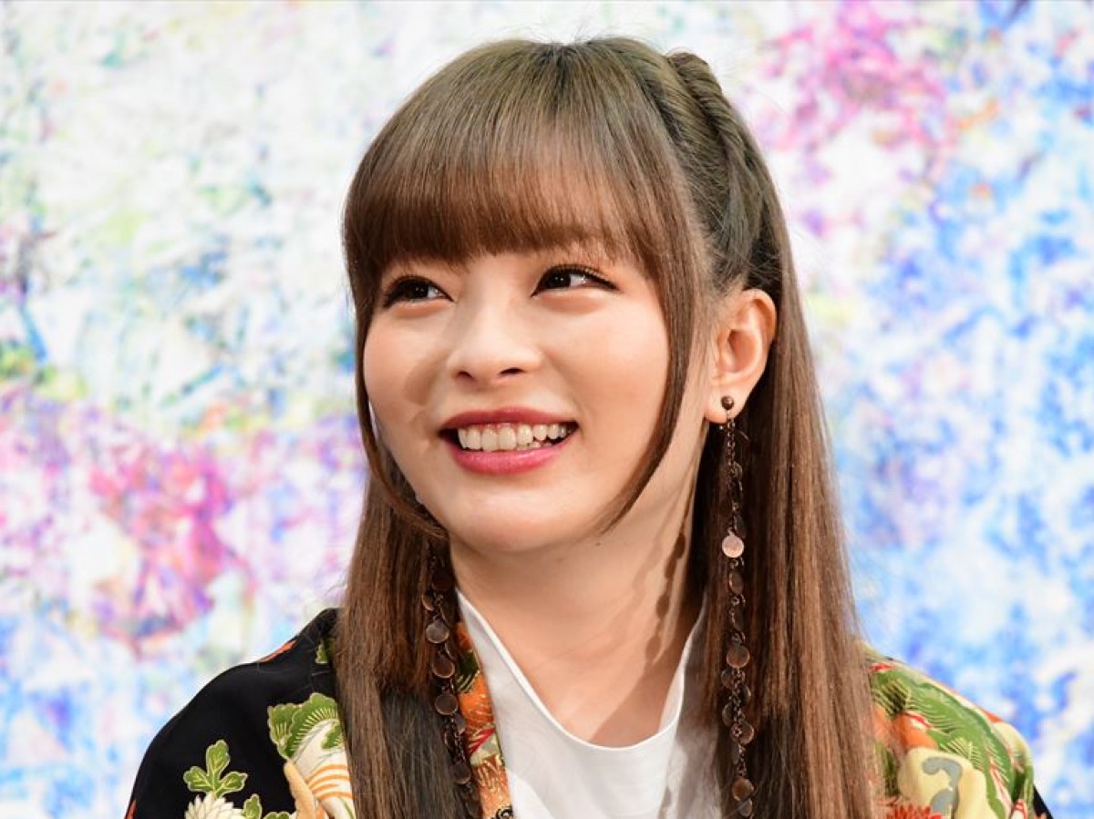 きゃりーぱみゅぱみゅ、短パンから白い美脚 「めっちゃきれい」と話題