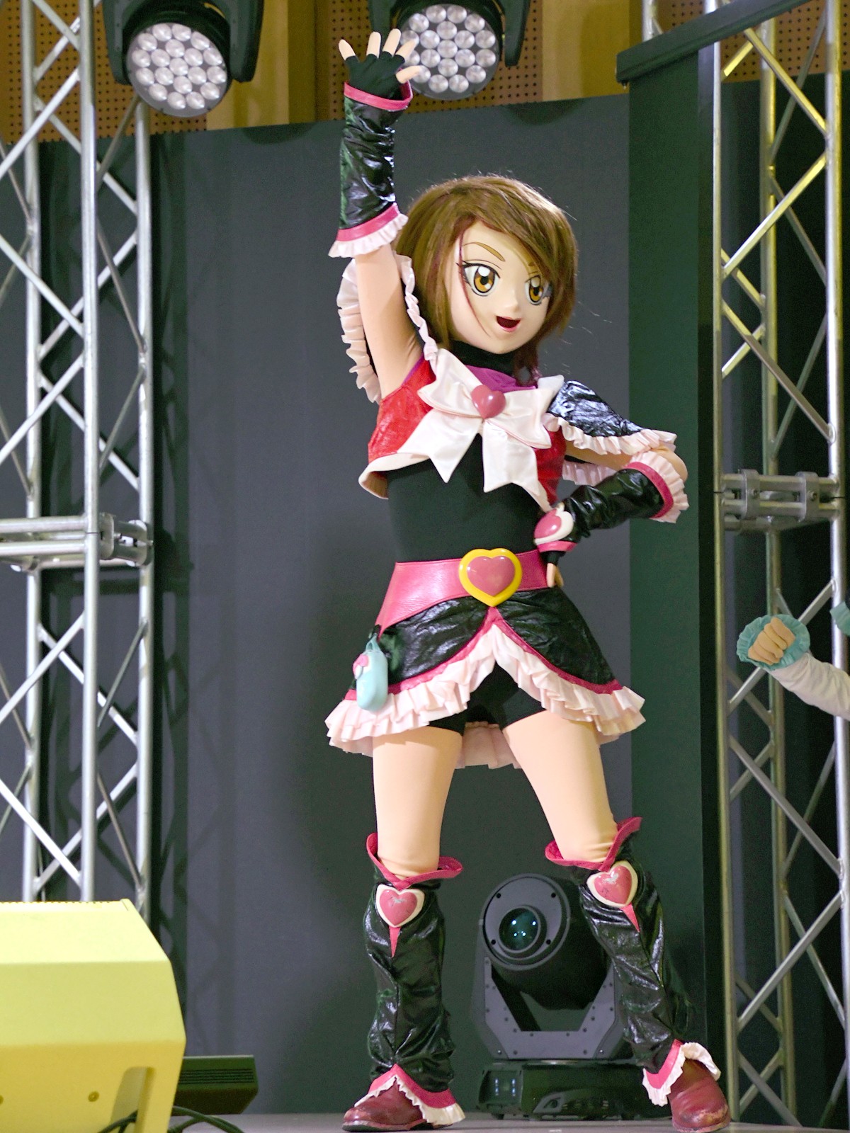 辻希美、プリキュア×ハローキティのコラボに感激！ プリキュアダンスのとりこに