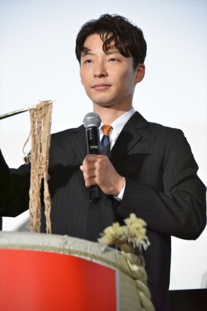 映画『引っ越し大名！』初日舞台挨拶に登場した星野源