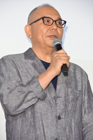 映画『引っ越し大名！』初日舞台挨拶に登場した犬童一心監督
