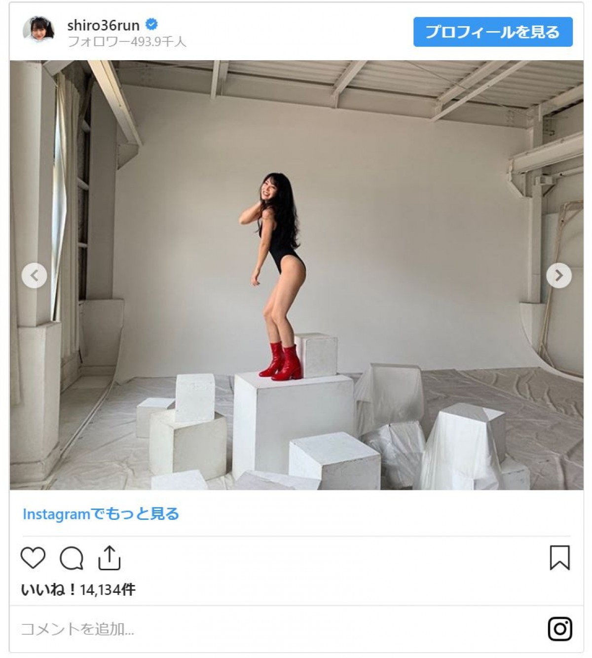 白間美瑠、水着＆ブーツで挑発的な表情…胸元あらわの“女王様”風ショット