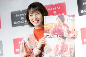『浜辺美波 2020カレンダーブック』発売記念イベントに登場した浜辺美波