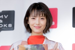 『浜辺美波 2020カレンダーブック』発売記念イベントに登場した浜辺美波