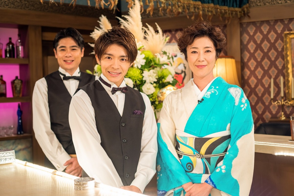 『密会レストラン』(左から)アシスタントの吉村崇(平成ノブシコブシ)、MCの岸優太(King & Prince)と寺島しのぶ
