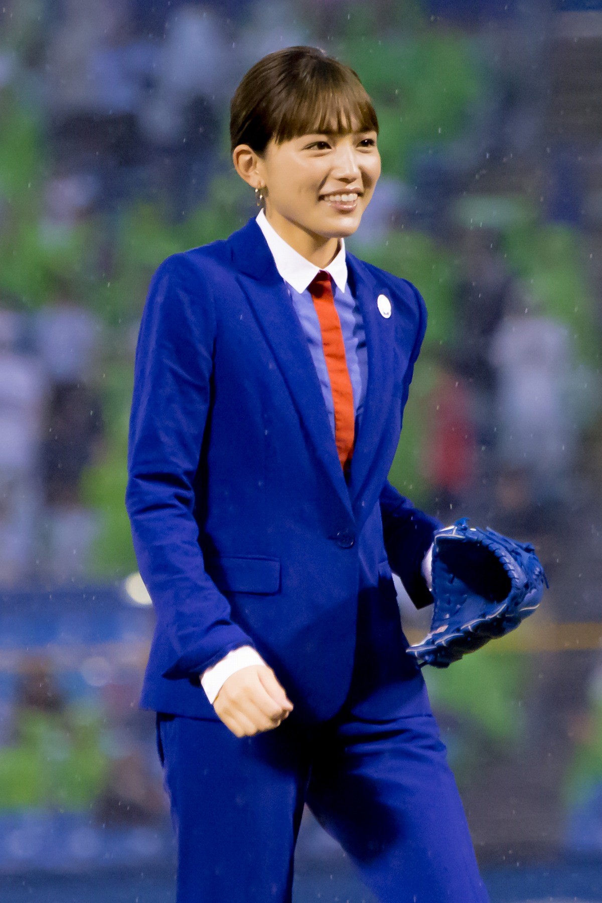 川口春奈がノーバン始球式　5年越しのリベンジ果たす