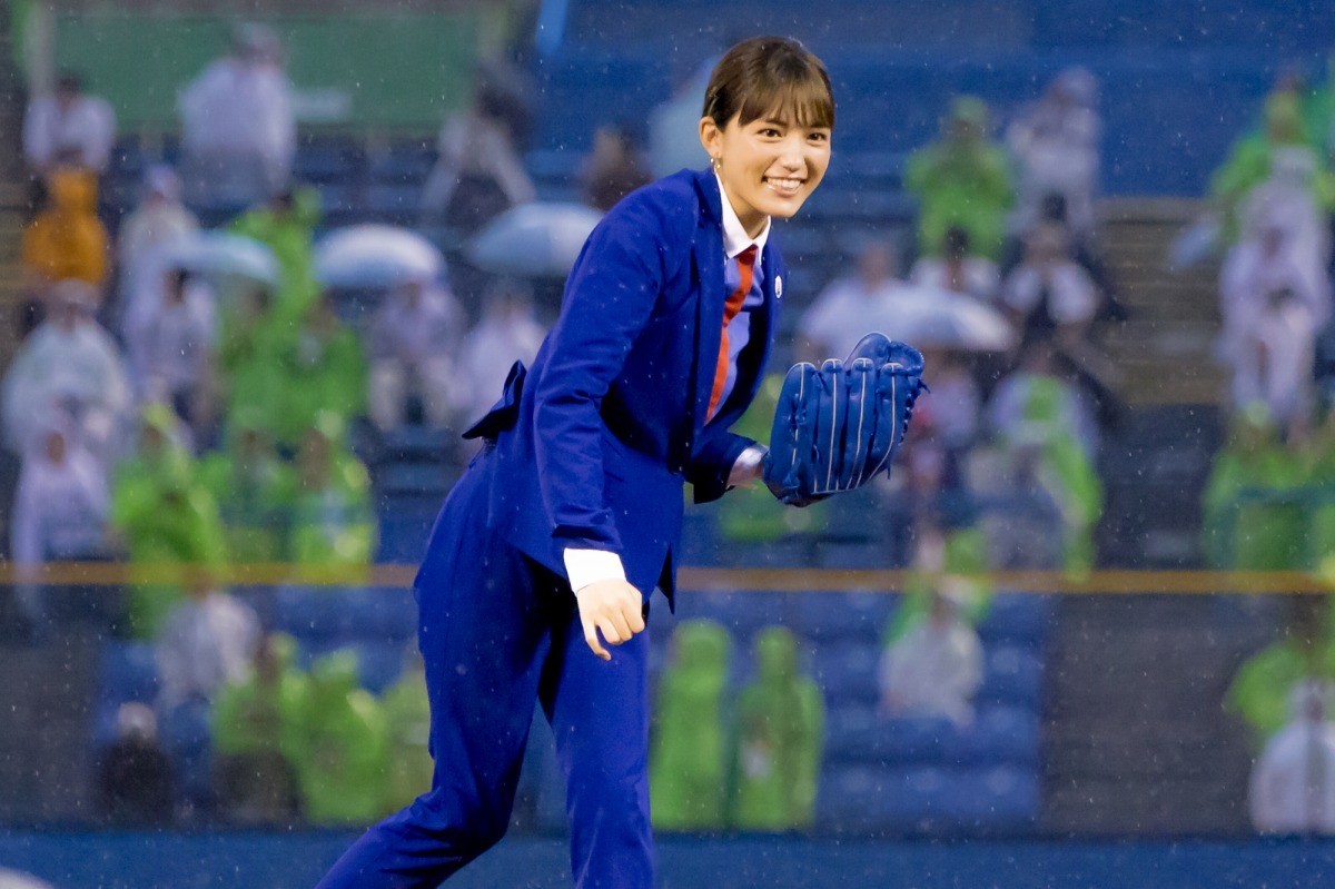 川口春奈がノーバン始球式　5年越しのリベンジ果たす