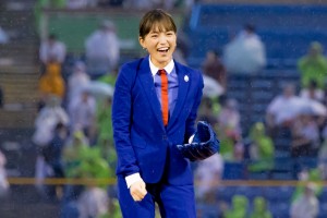 『腸から健康に！シンバイオティクス ヤクルト W ナイター』始球式に登場した川口春奈