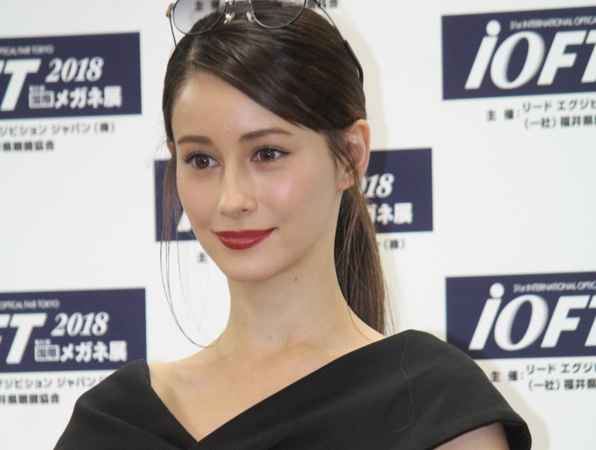 ダレノガレ明美、白く美しい背中をあらわ　かわいい“ポニテ”姿に反響