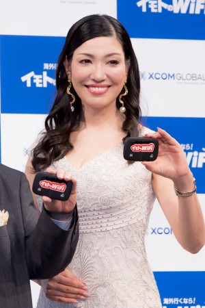 エクスコムグローバル株式会社／『イモトのWiFi』新CM発表会に登場したアンミカ