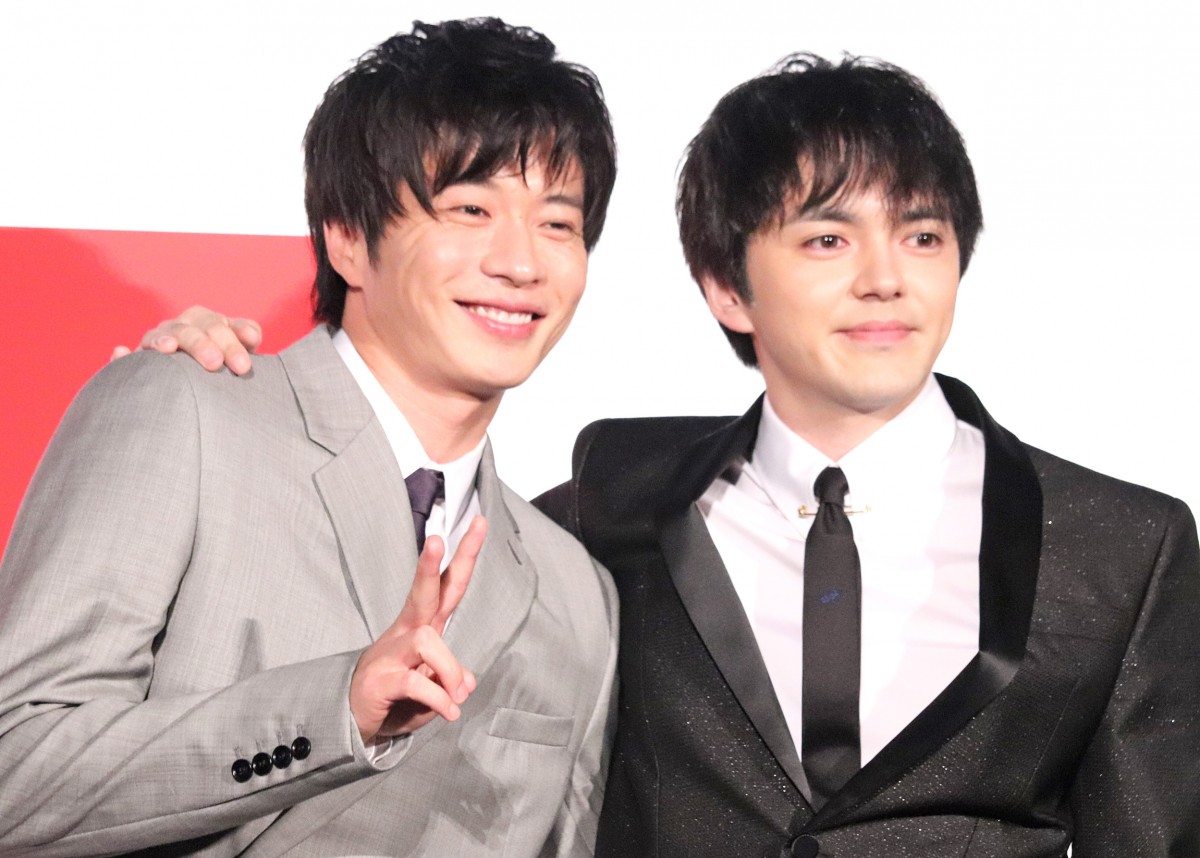 (左から)『劇場版おっさんずラブ ~LOVE or DEAD~』大ヒット御礼舞台挨拶に登場した田中圭、林遣都