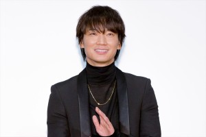 映画『楽園』完成披露イベントに登場した綾野剛