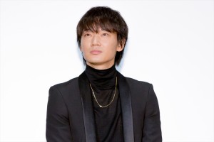 映画『楽園』完成披露イベントに登場した綾野剛