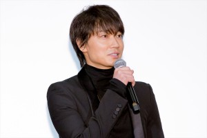 映画『楽園』完成披露イベントに登場した綾野剛