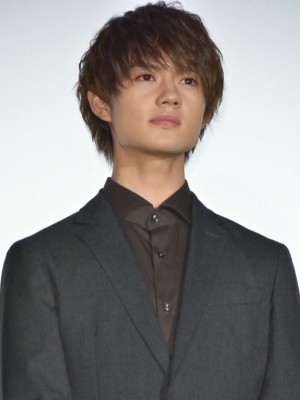 『かぐや様は告らせたい ～天才たちの恋愛頭脳戦～』初日舞台挨拶に登場した佐野勇斗