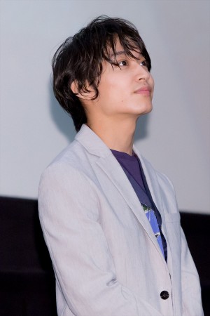 映画『いなくなれ、群青』初日舞台挨拶に登場した松岡広大