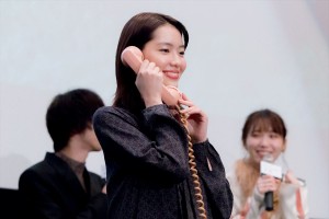 映画『いなくなれ、群青』初日舞台挨拶に登場した中村里帆