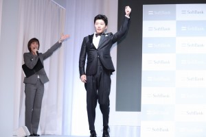 ソフトバンク新サービス記者発表会に登場した田中圭