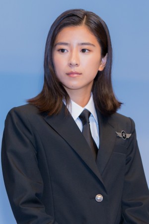 『FLY！BOYS,FLY！』制作発表会見に登場した黒島結菜