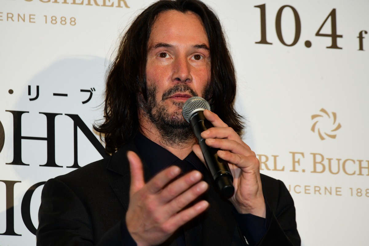 キアヌ・リーヴス、きゃりーぱみゅぱみゅと忍者の印！ “忍者ドレス”を絶賛
