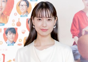 連続テレビ小説『スカーレット』完成試写会に登場した戸田恵梨香