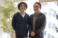 （左から）映画『カツベン！』でエンディングテーマを担当する奥田民生と周防正行監督