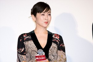 映画『記憶にございません！』初日舞台挨拶に登場した斉藤由貴