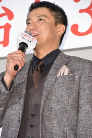 映画『人間失格 太宰治と3人の女たち』公開記念舞台挨拶に出席した小栗旬