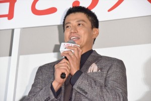 映画『人間失格 太宰治と3人の女たち』公開記念舞台挨拶に出席した小栗旬