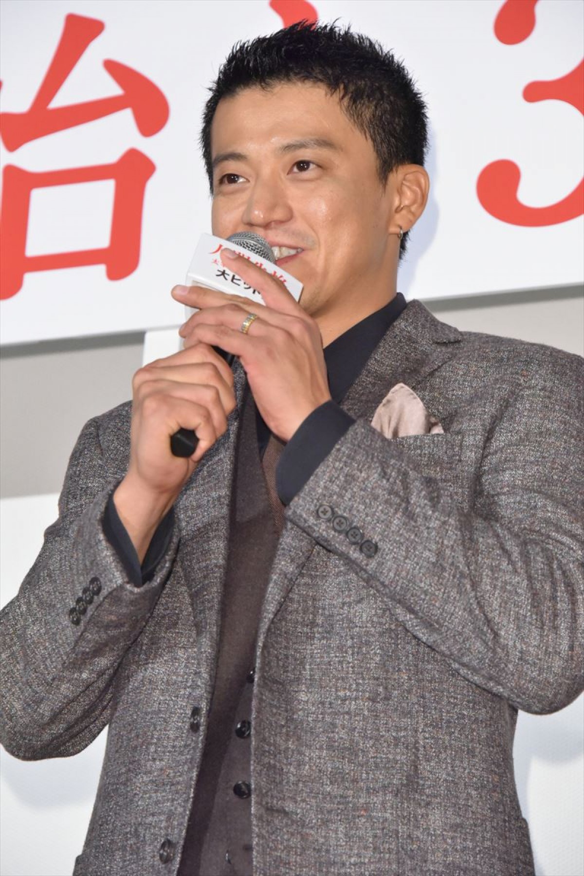 小栗旬、沢尻エリカとのラブシーンを反省「役者失格だなと思った（笑）」