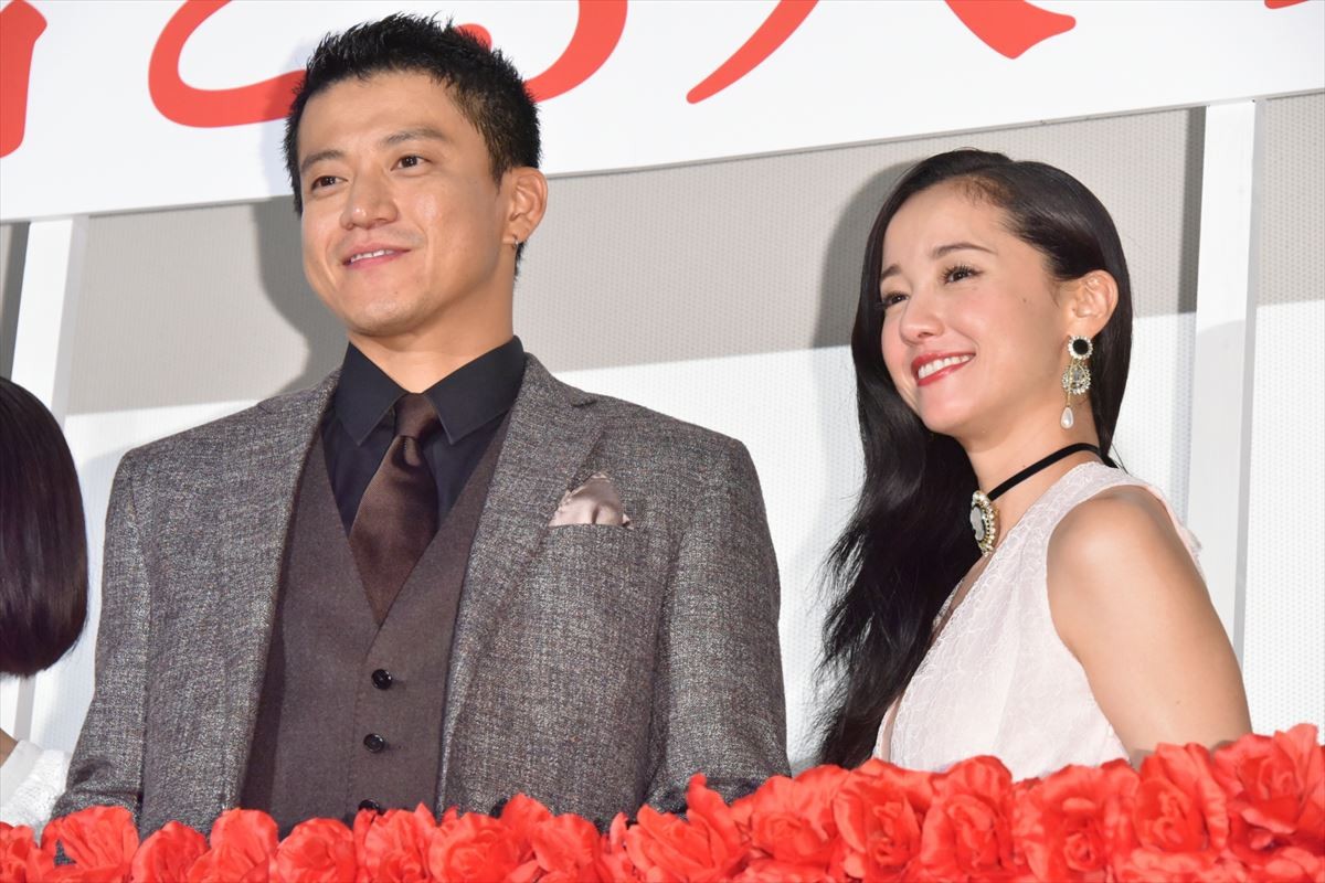 小栗旬、沢尻エリカとのラブシーンを反省「役者失格だなと思った（笑）」