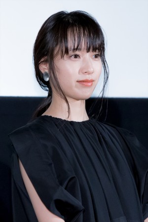 『最初の晩餐』完成披露試写会に登場した戸田恵梨香