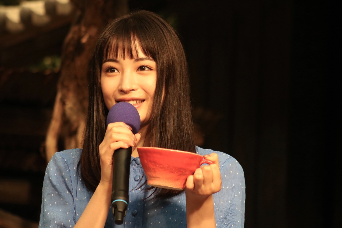 戸田恵梨香が感じた広瀬すずの“開放感” すず「バレてたのは恥ずかしい」と照れ笑い