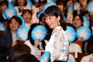 『空の青さを知る人よ』ブルースカイプレミアに登場した吉岡里帆