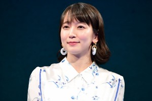 『空の青さを知る人よ』ブルースカイプレミアに登場した吉岡里帆
