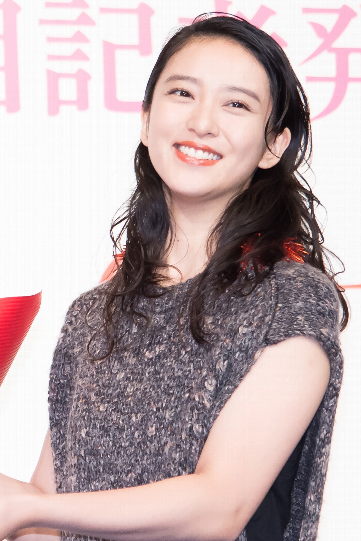 「C.C.ガールズ3」美脚ぞろいの美女がお披露目！ 武井咲＆河北麻友子が激励
