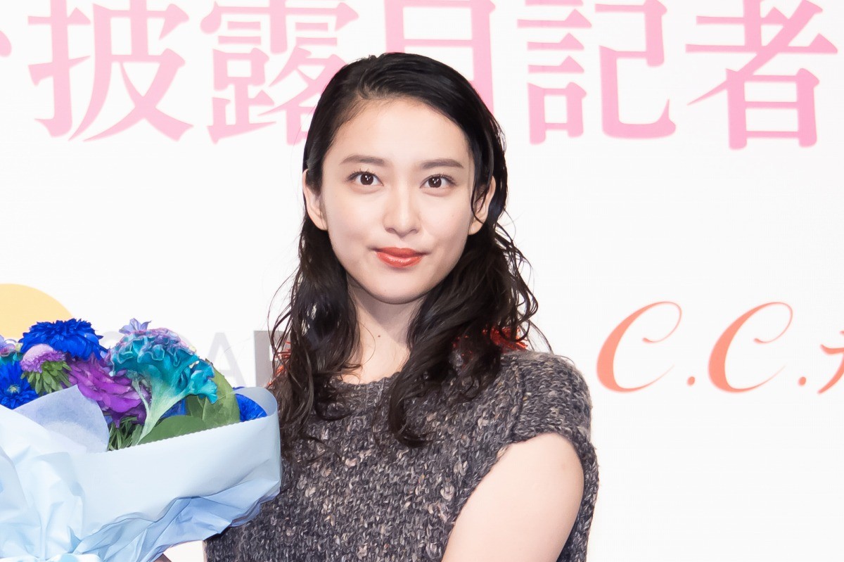 「C.C.ガールズ3」美脚ぞろいの美女がお披露目！ 武井咲＆河北麻友子が激励