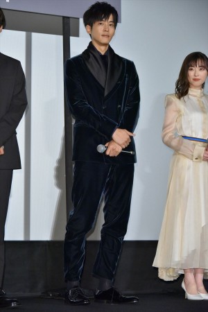 『HELLO WORLD』初日舞台挨拶に登場した松坂桃李