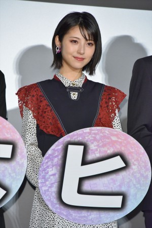 『HELLO WORLD』初日舞台挨拶に登場した浜辺美波