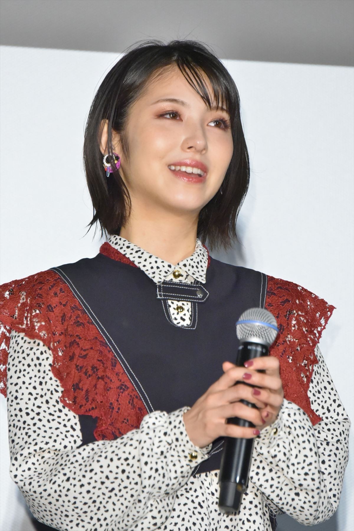 浜辺美波、10年後の福原遥は結婚すると妄想「ブーケ受け取りたい」