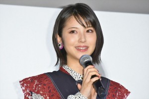 『HELLO WORLD』初日舞台挨拶に登場した浜辺美波