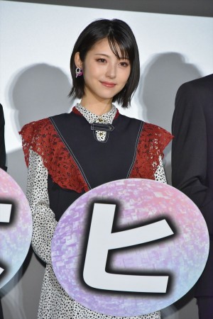 『HELLO WORLD』初日舞台挨拶に登場した浜辺美波