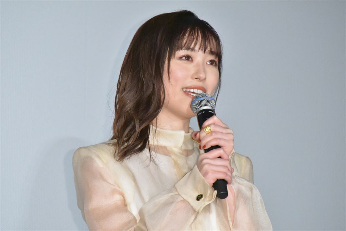 浜辺美波、10年後の福原遥は結婚すると妄想「ブーケ受け取りたい」
