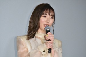 『HELLO WORLD』初日舞台挨拶に登場した福原遥