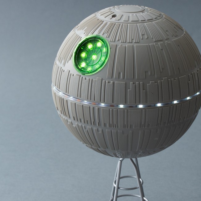 スター・ウォーズ」クリスマスツリー発売 人気キャラの3Dオーナメント