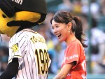 『スカーレット』ヒロイン・戸田恵梨香、阪神×DeNA戦 ファーストピッチ・セレモニーに登場