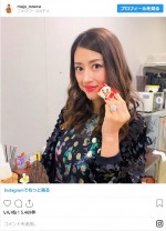 【写真】小沢真珠、“ミニスカポリス”姿で美脚披露「スタイル抜群」「即保存」と反響