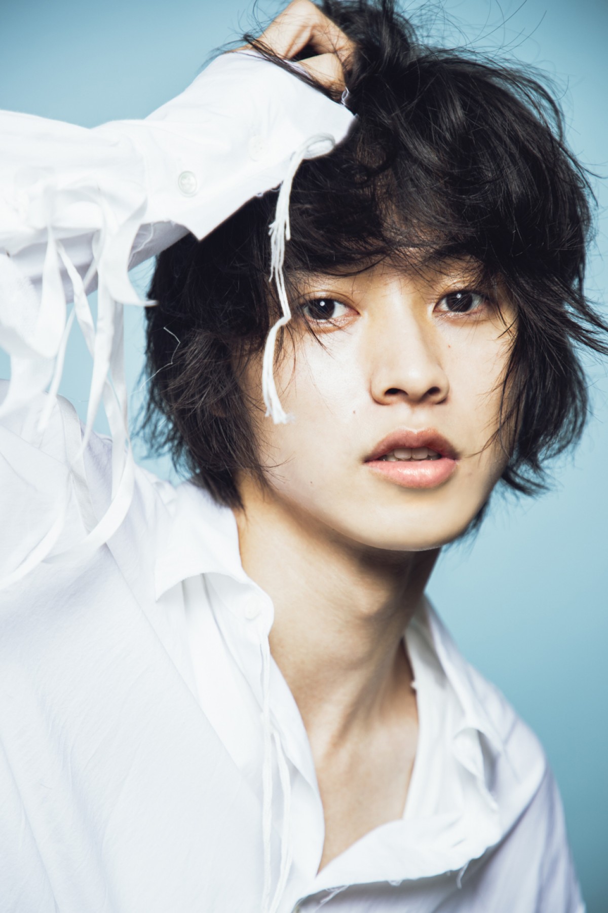 山崎賢人、2020年カレンダー発売決定　テーマは“季節感のある装い”