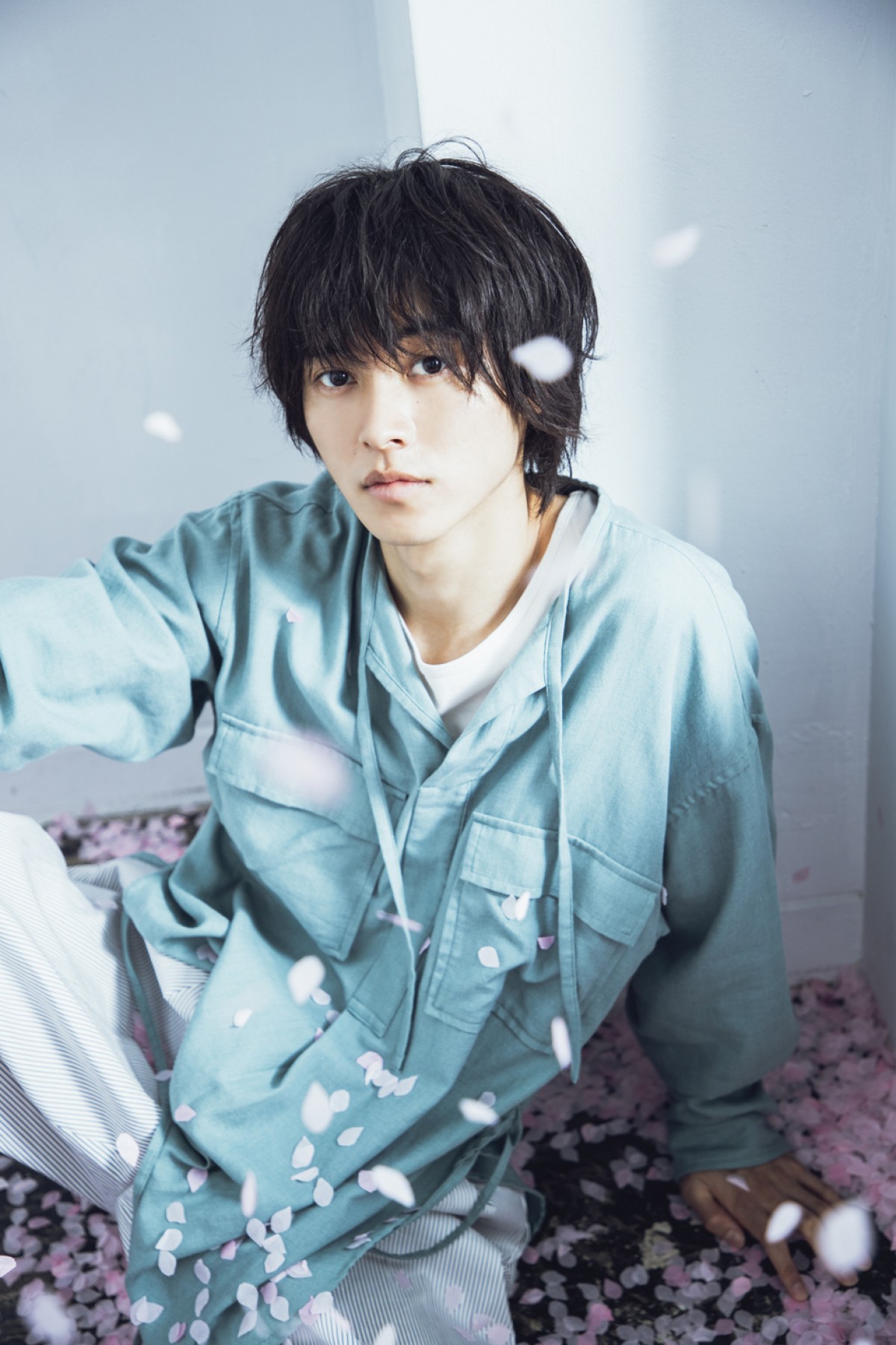 山崎賢人、2020年カレンダー発売決定　テーマは“季節感のある装い”