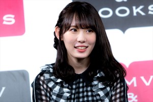 1st写真集『青春の瓶詰め』刊行記念お渡し会に登場した小池美波